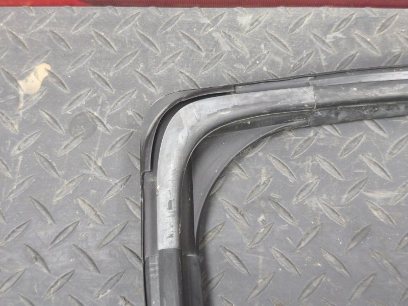 Уплотнитель стекла двери