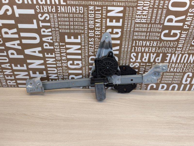 Стеклоподъемник    двери