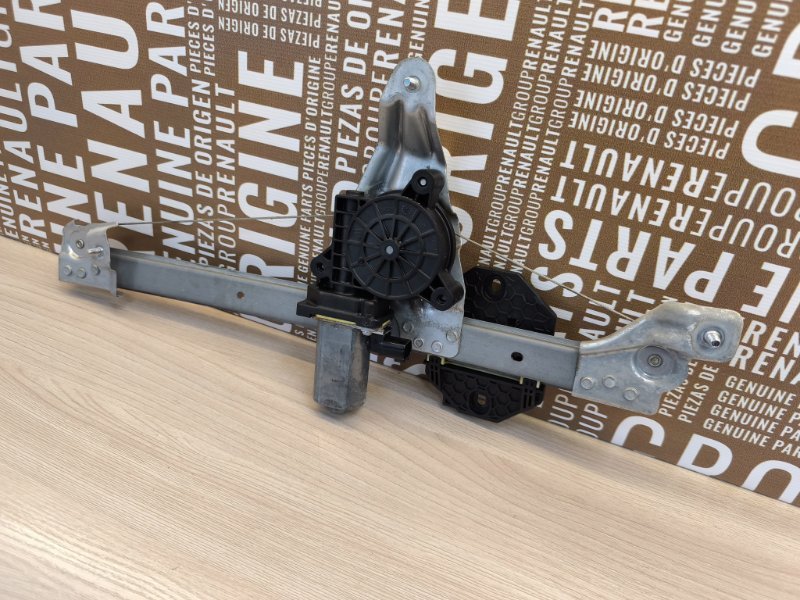 Стеклоподъемник    двери