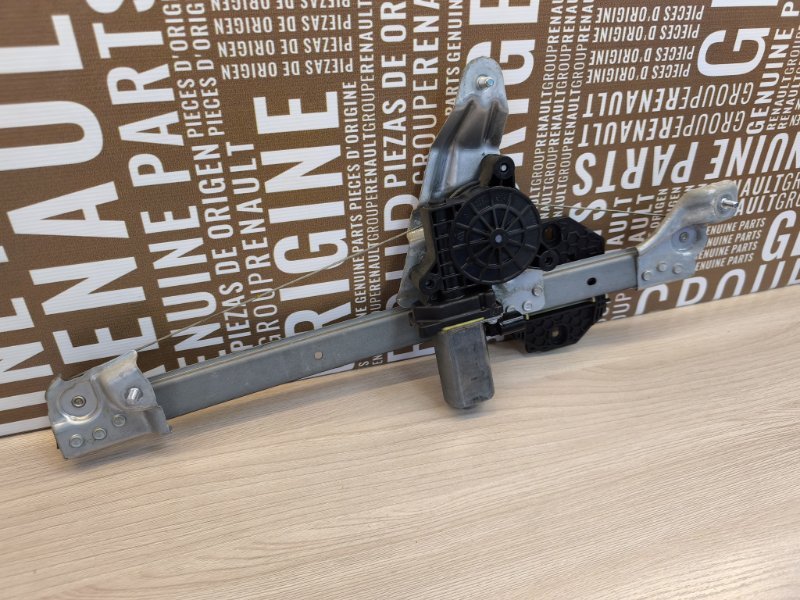 Стеклоподъемник    двери