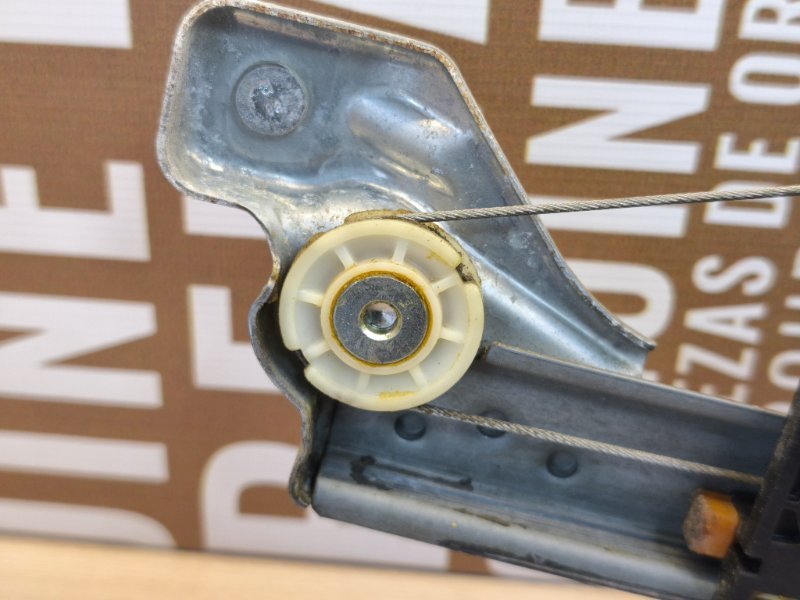 Стеклоподъемник    двери