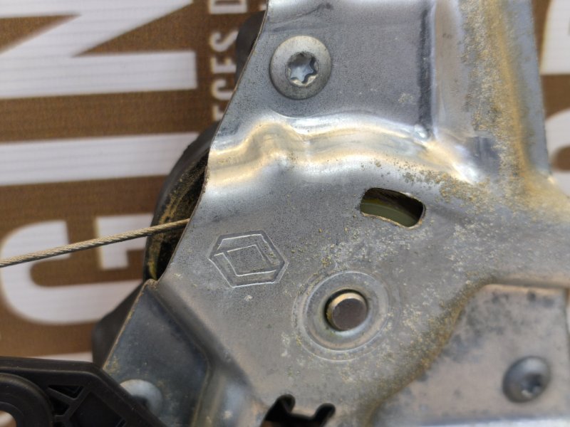 Стеклоподъемник    двери