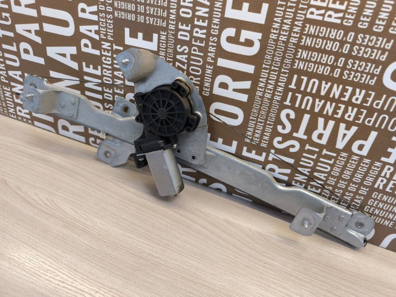 Стеклоподъемник    двери