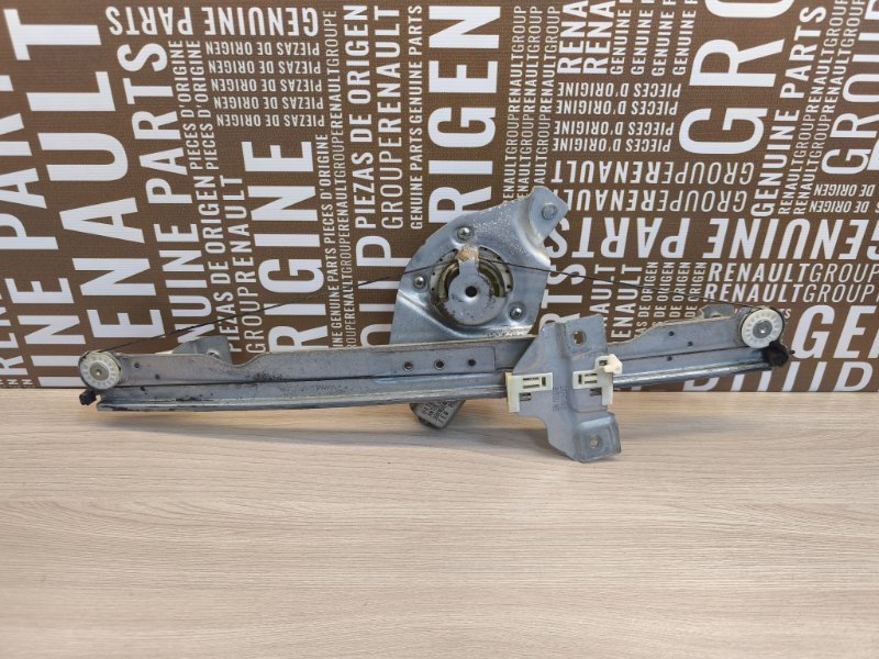 Стеклоподъемник    двери