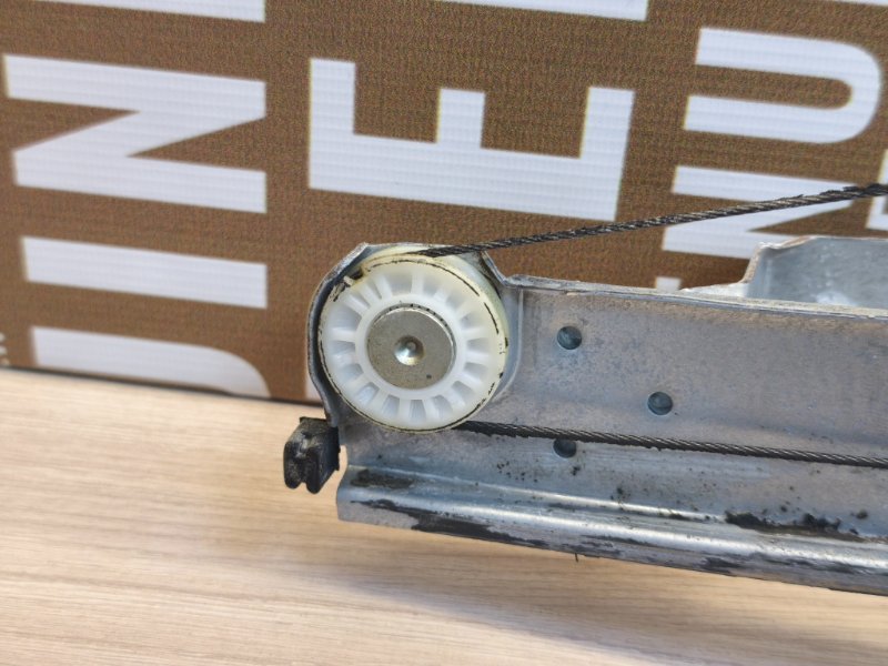 Стеклоподъемник    двери