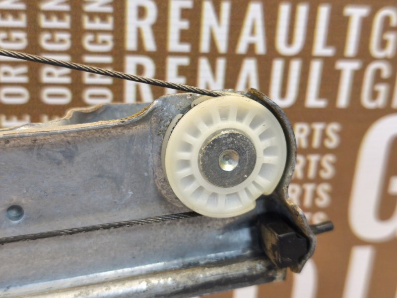 Стеклоподъемник    двери