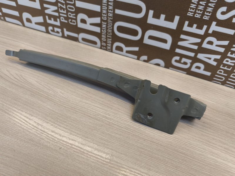 Направляющая стекла двери