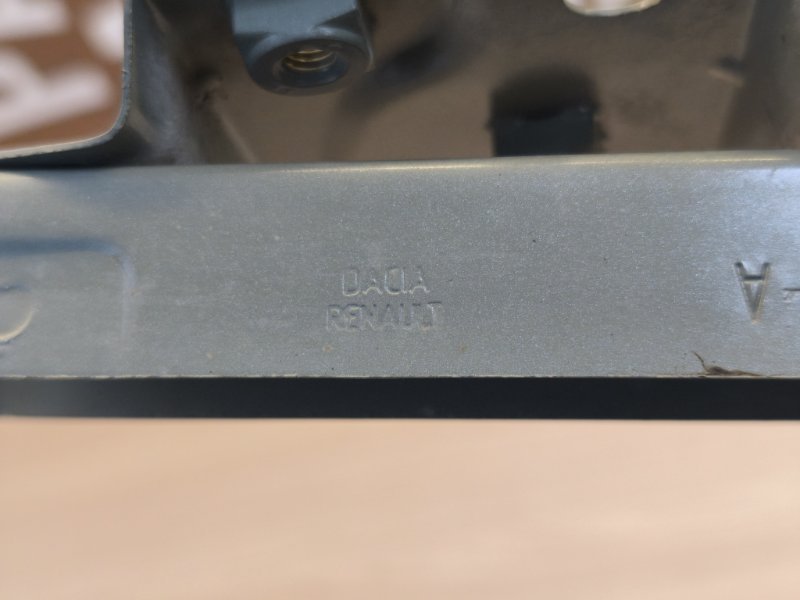 Направляющая стекла двери