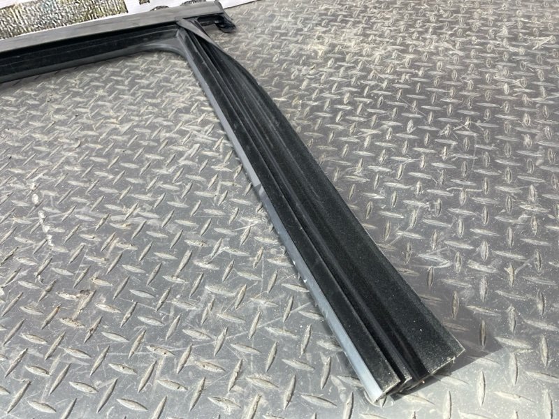 Уплотнитель рамки двери