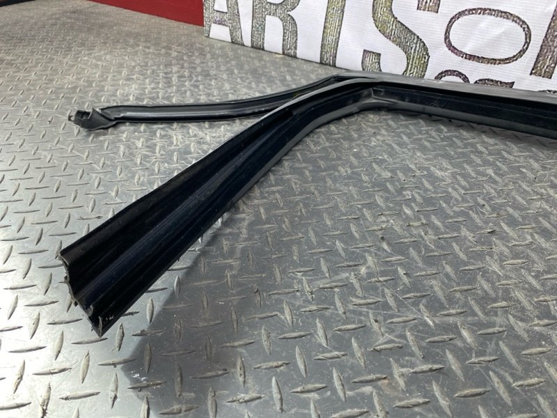 Уплотнитель рамки двери