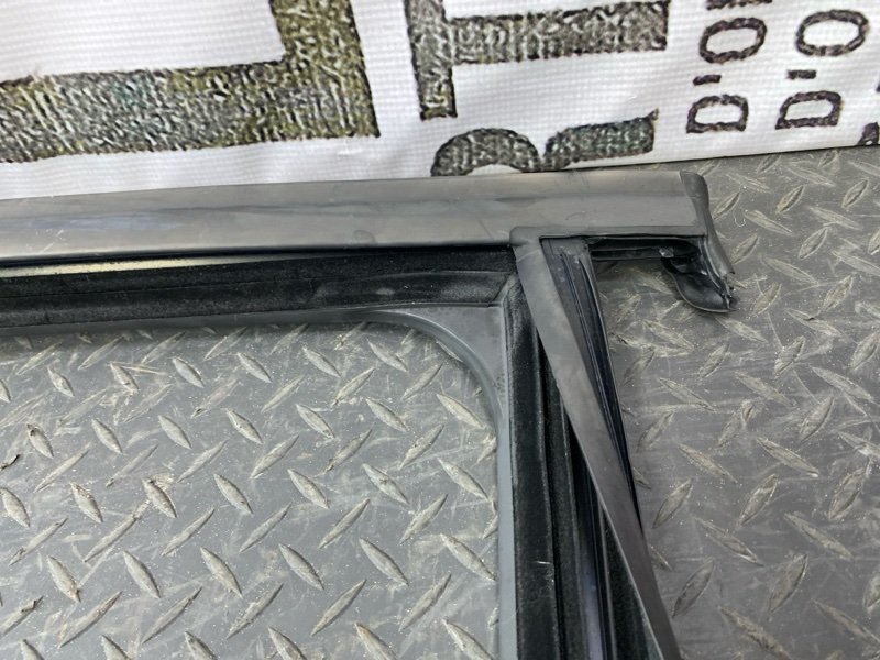 Уплотнитель рамки двери