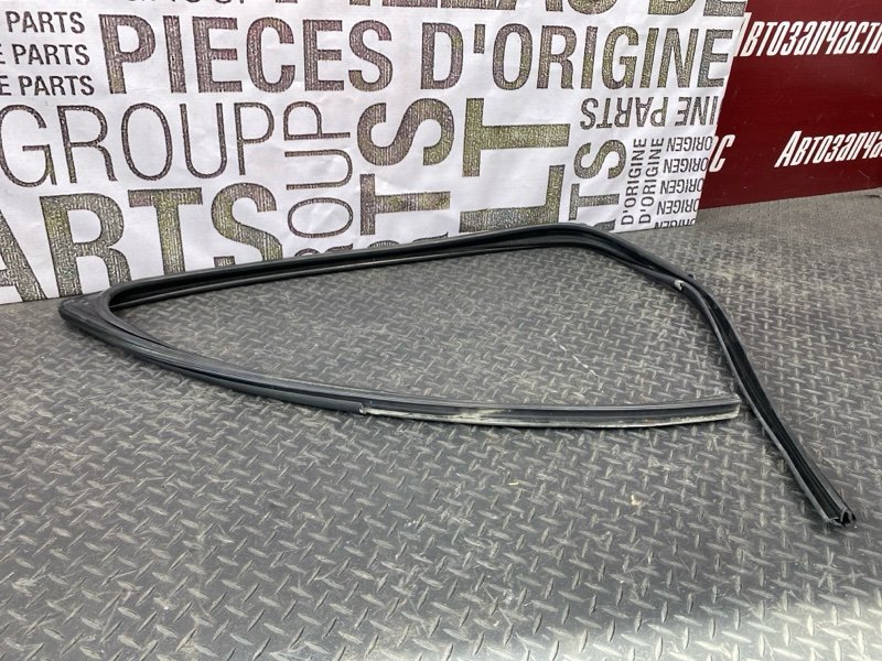 Уплотнитель стекла      двери