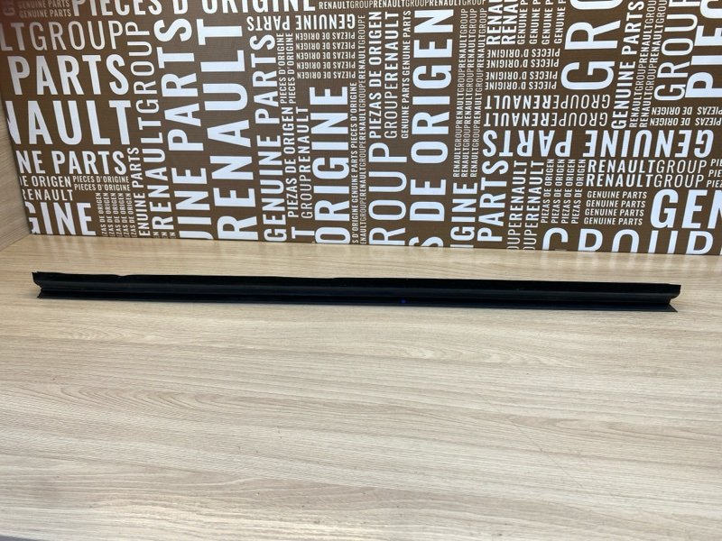 Уплотнитель стекла      двери