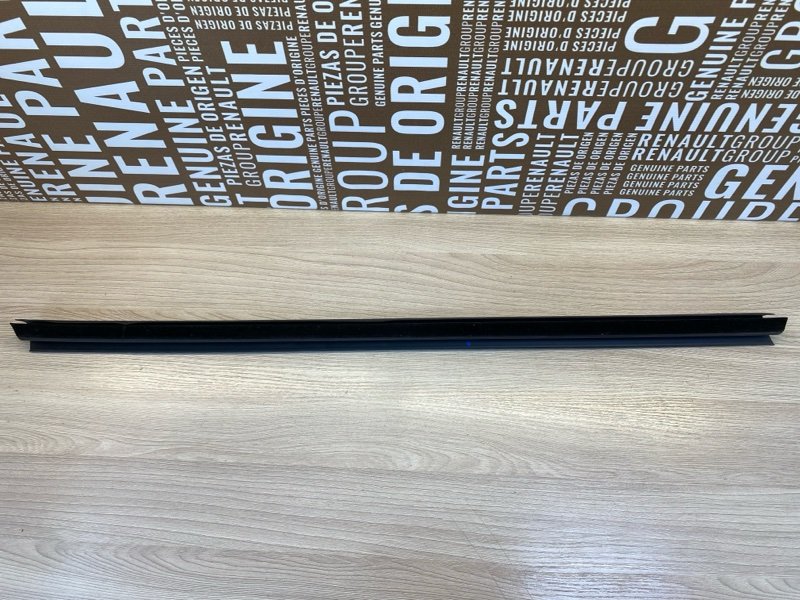 Уплотнитель стекла      двери