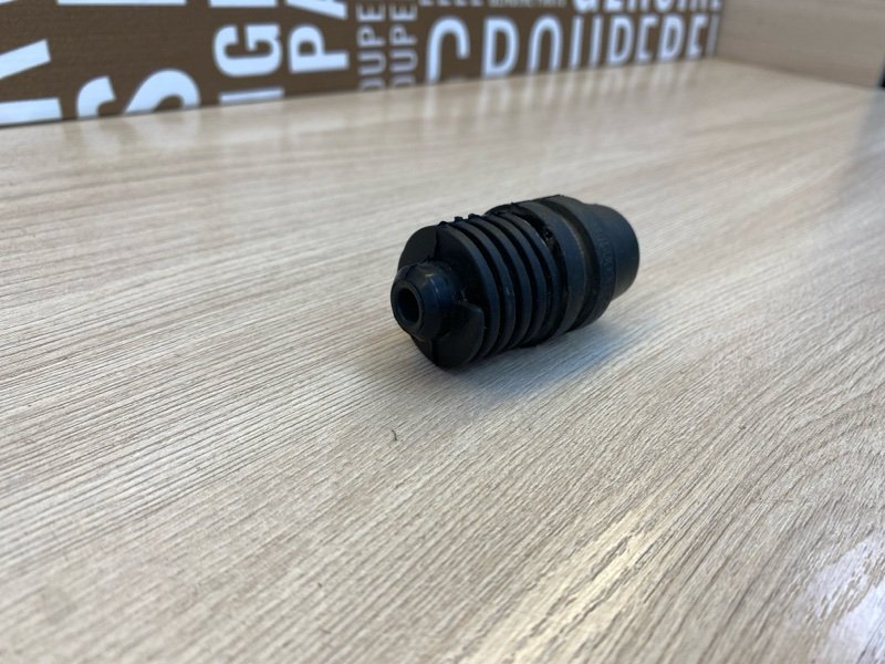 Отбойник капота