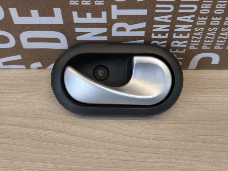 Внутренняя ручка     двери