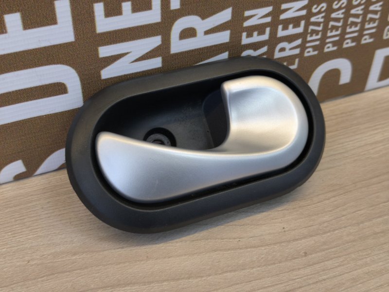 Внутренняя ручка     двери