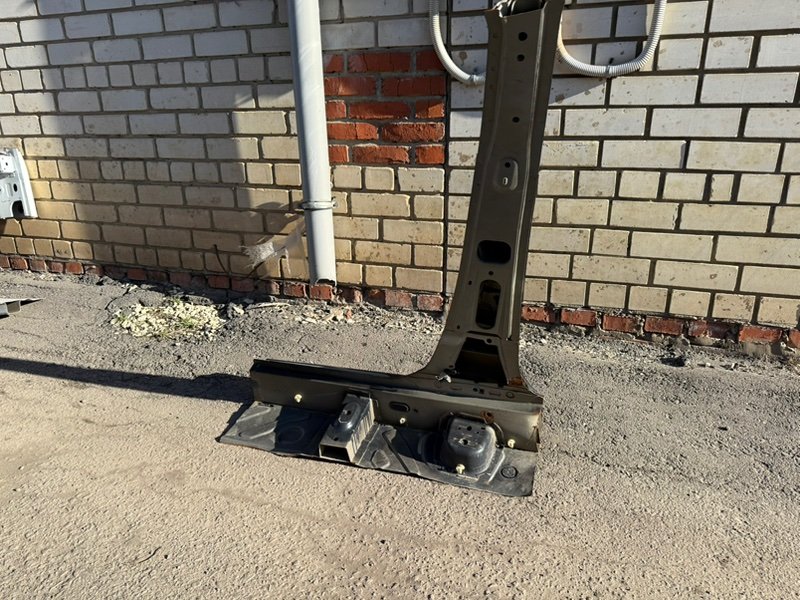 средняя стойка