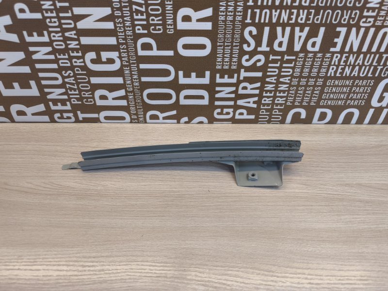 Направляющая стекла     двери