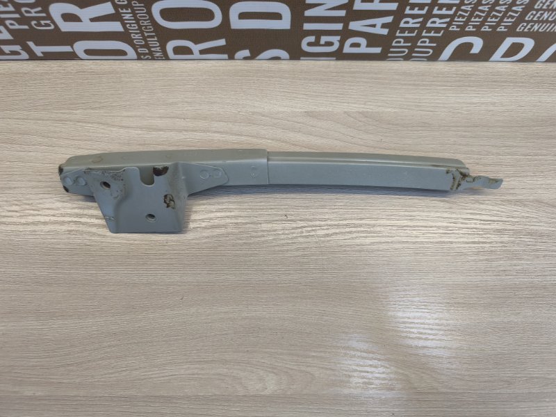 Направляющая стекла     двери