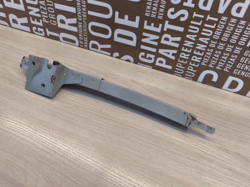 Направляющая стекла     двери