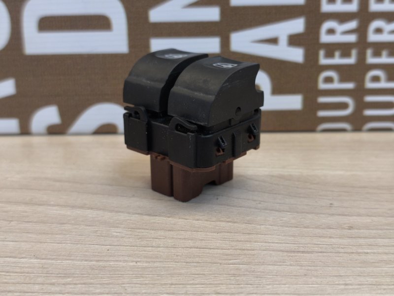 Кнопка стеклоподъемника