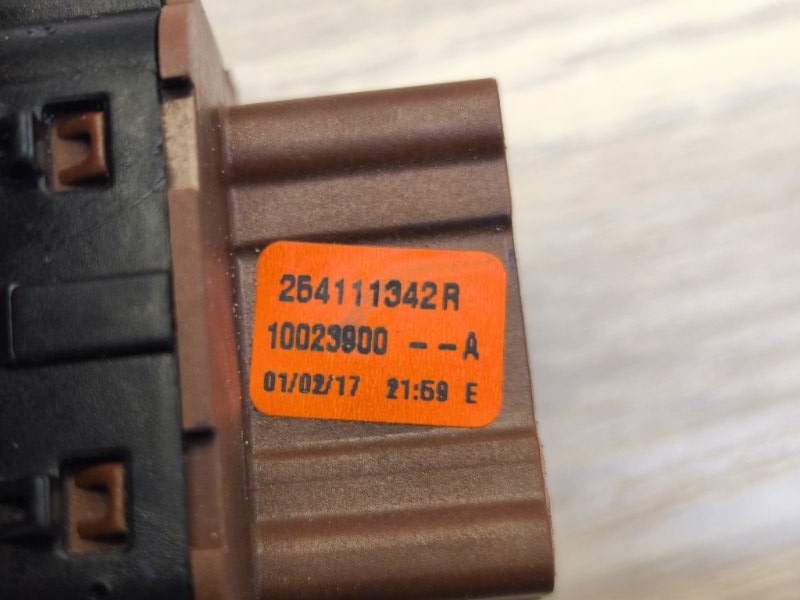 Кнопка стеклоподъемника