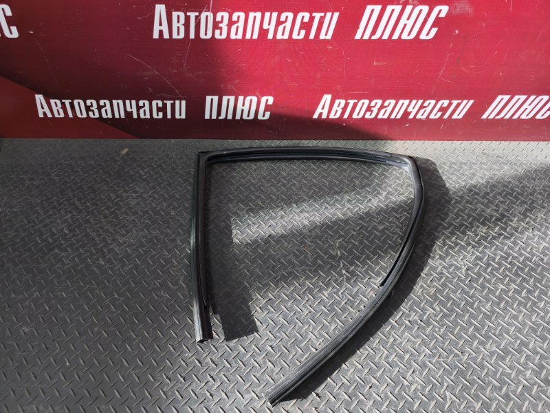 Уплотнитель стекла      двери