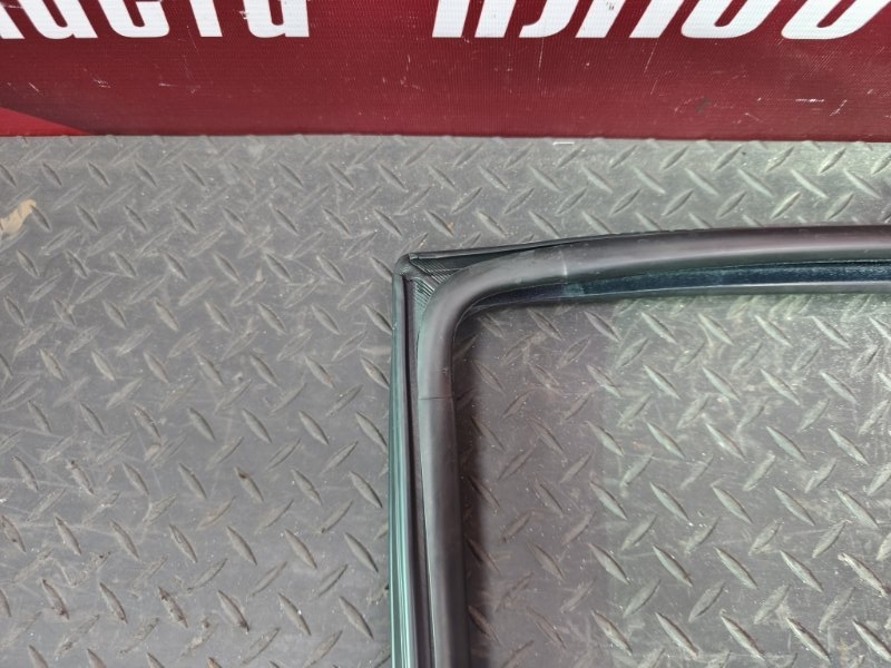 Уплотнитель стекла      двери