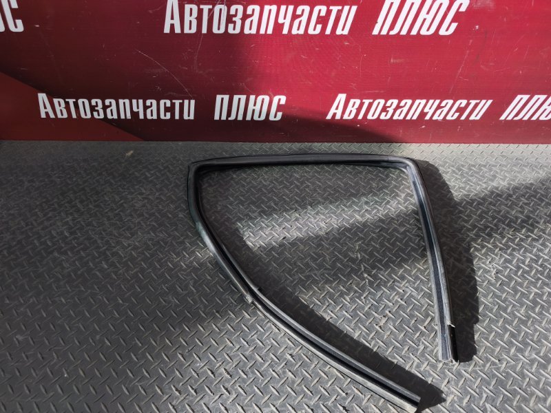 Уплотнитель стекла      двери