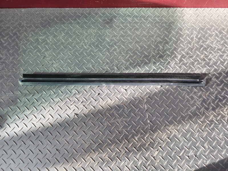 Уплотнитель стекла двери внешний