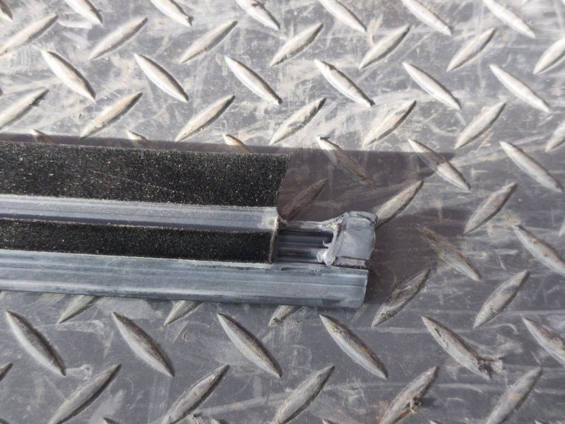 Уплотнитель стекла двери внешний