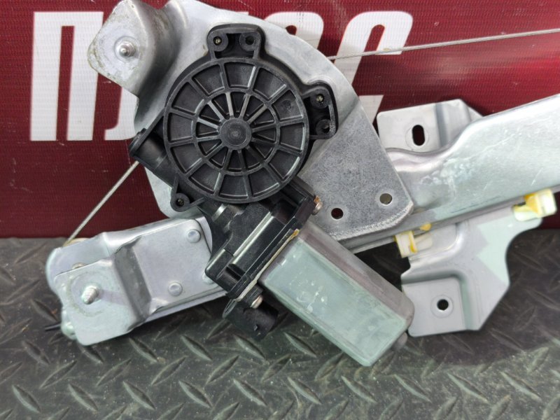 Стеклоподъемник    двери