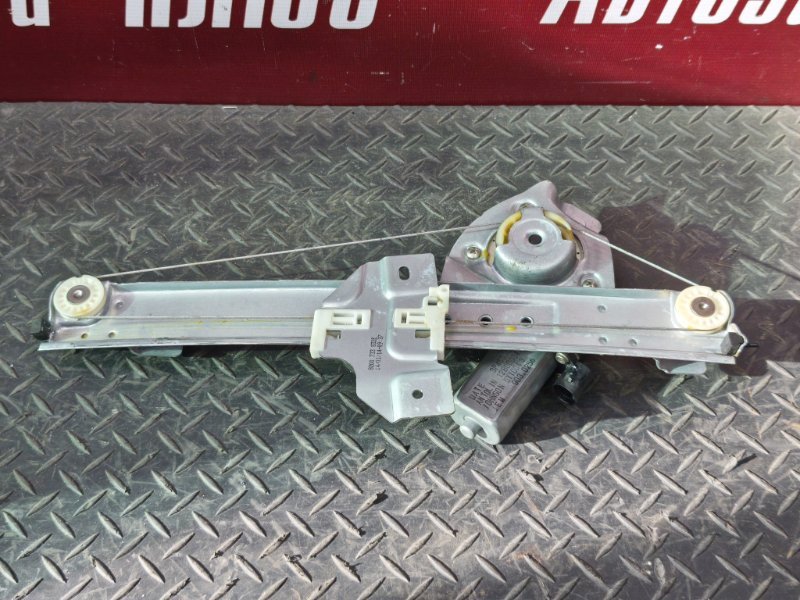 Стеклоподъемник    двери