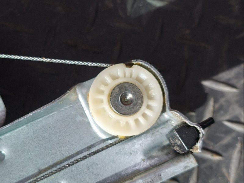 Стеклоподъемник    двери