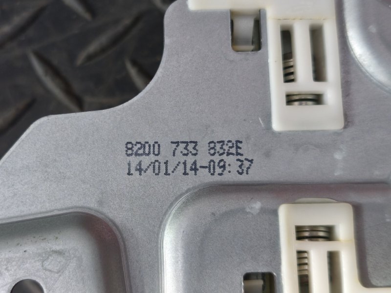 Стеклоподъемник    двери