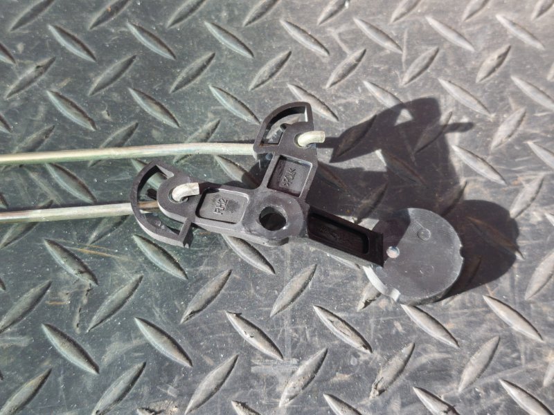 Тяга замка двери