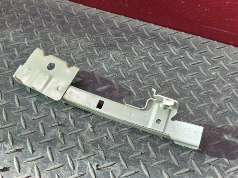 Направляющая стекла двери