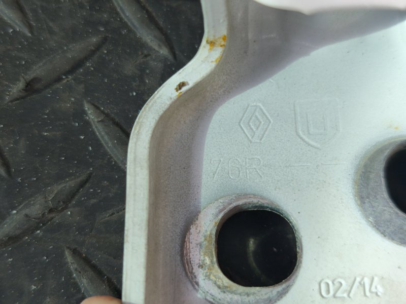 Петля двери