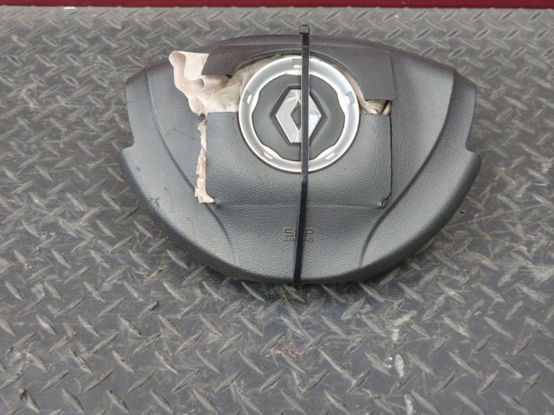 Подушка безопасности водителя