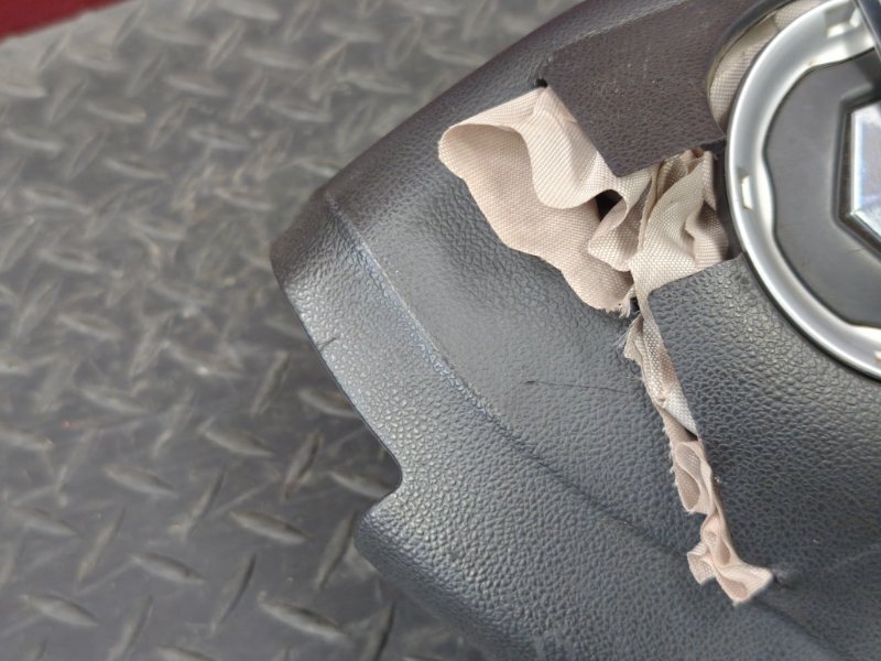 Подушка безопасности водителя