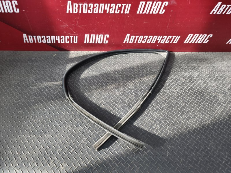 Уплотнитель стекла двери