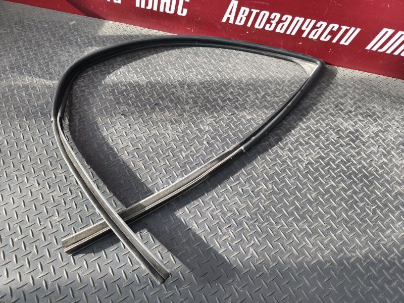 Уплотнитель стекла двери