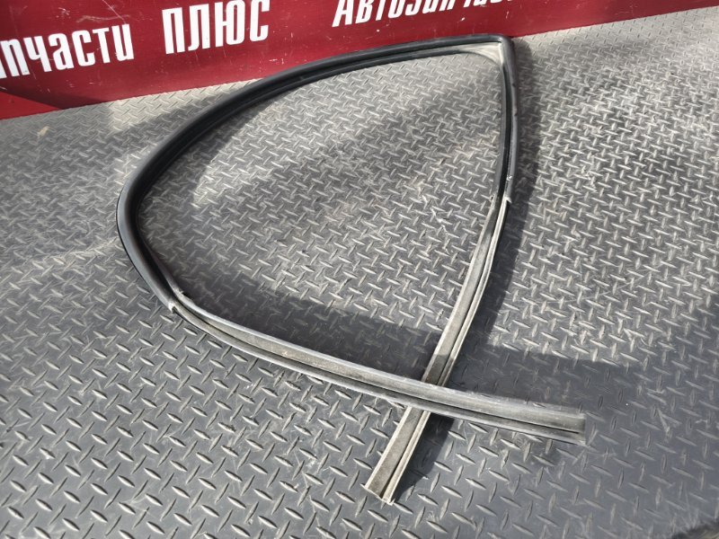 Уплотнитель стекла двери