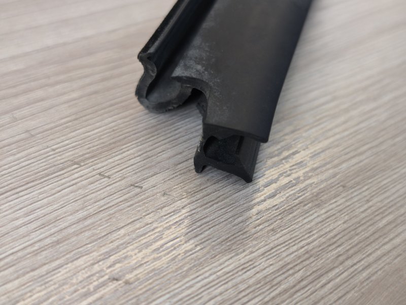 Уплотнитель стекла двери внутренний