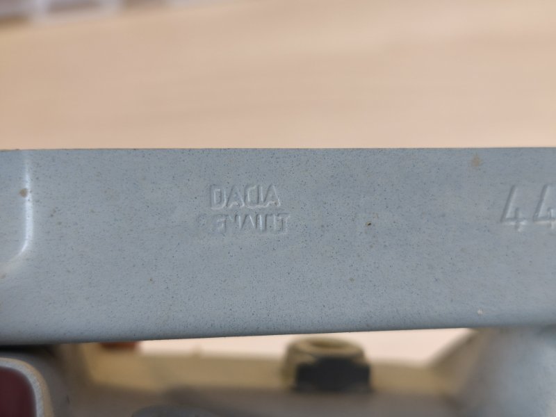 Направляющая стекла     двери