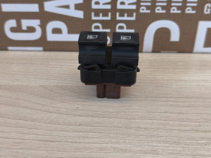 Кнопка стеклоподъемника