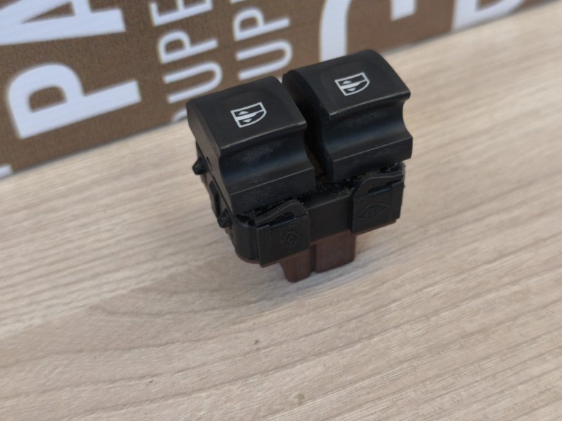 Кнопка стеклоподъемника