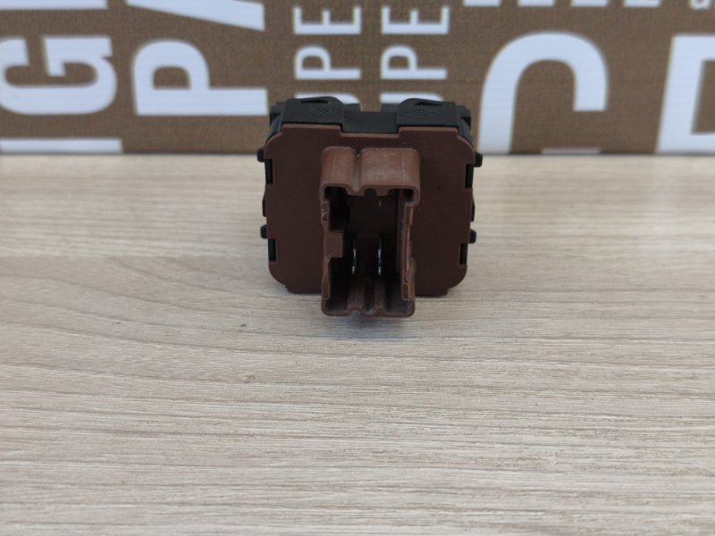 Кнопка стеклоподъемника