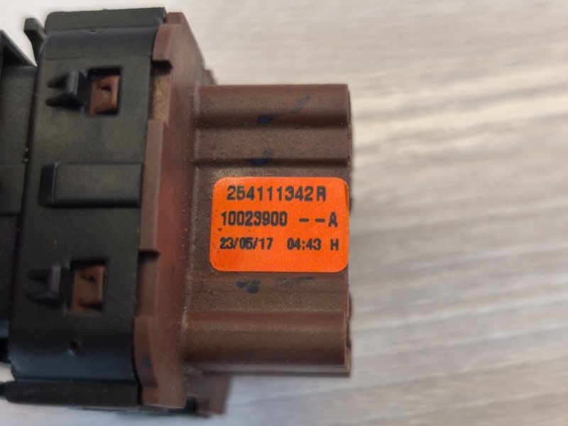 Кнопка стеклоподъемника